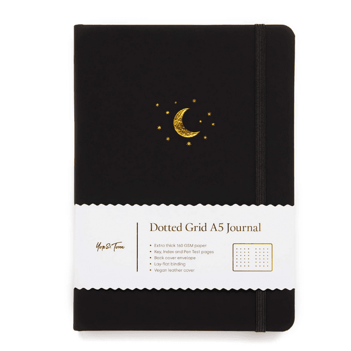Yop & Tom A5 Dot Grid Journal Notizbuch Bullet Journal Mond & Sterne Charchoal Tagebuch - extra dickes Papier, veganes Ledercover, liegt flach auf, Index, Seitennummerierung